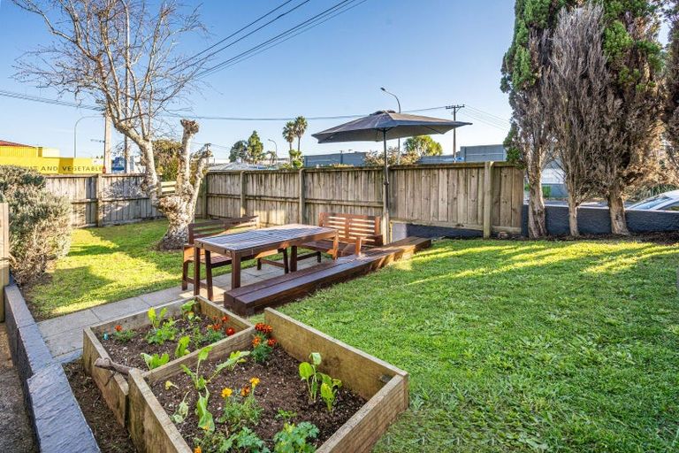 Photo of property in 1/886 Dominion Road, Mount Eden, Auckland, 1041