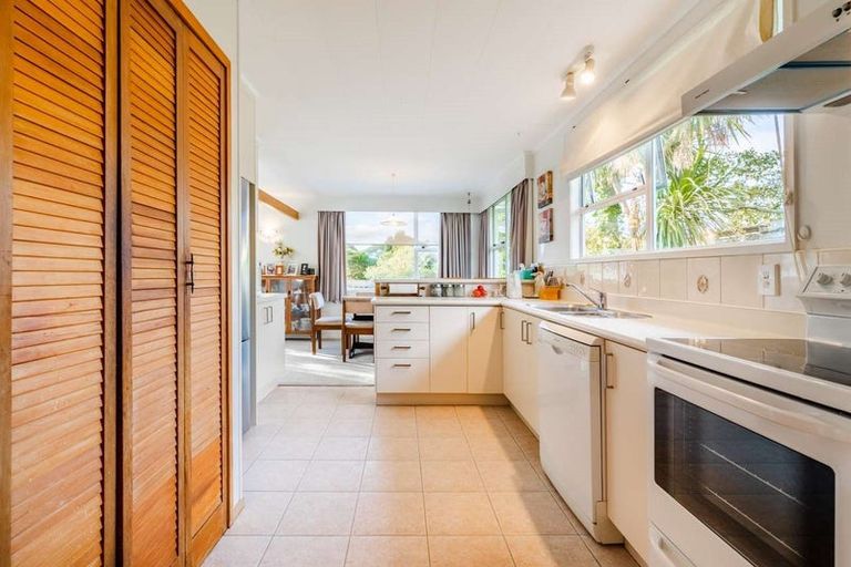 Photo of property in 61 Sheridan Drive, New Lynn, Auckland, 0600