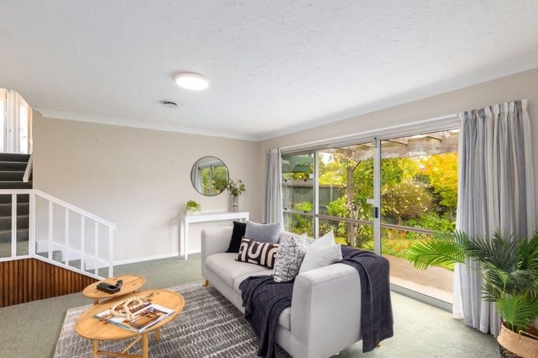 Photo of property in 42 Crofton Road, Harewood, Christchurch, 8051