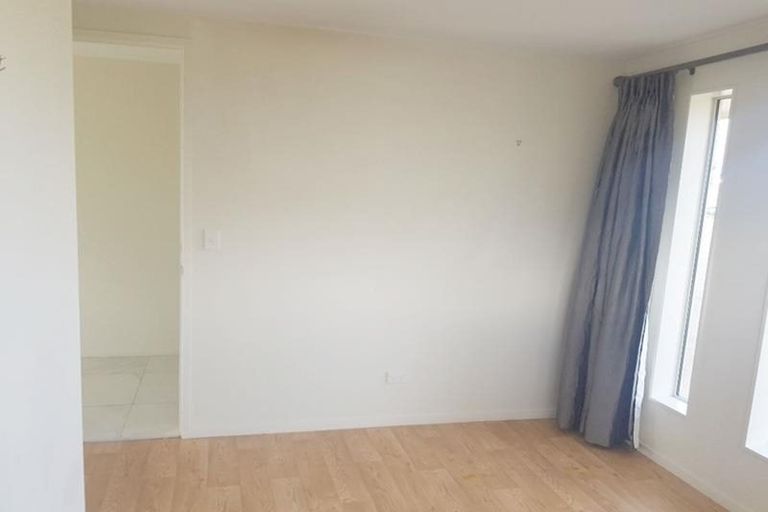 Photo of property in 12 Butler Stoney Crescent, Silverdale, 0932