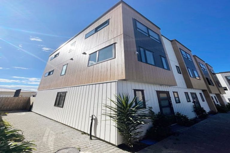 Photo of property in 8/8 Arney Road, Ranui, Auckland, 0612