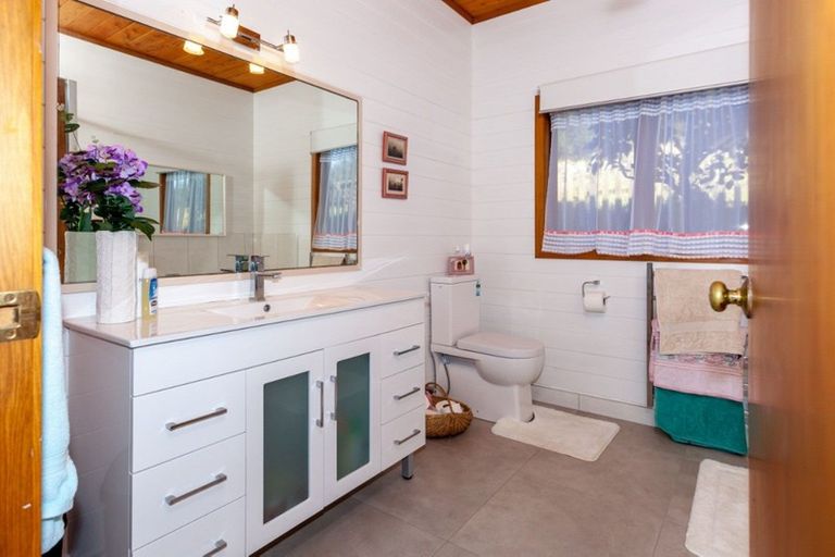 Photo of property in 124 Titiro Place, Onemana, Whangamata, 3691