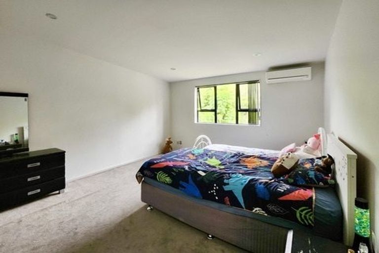 Photo of property in 8b Carlos Drive, Flat Bush, Auckland, 2016