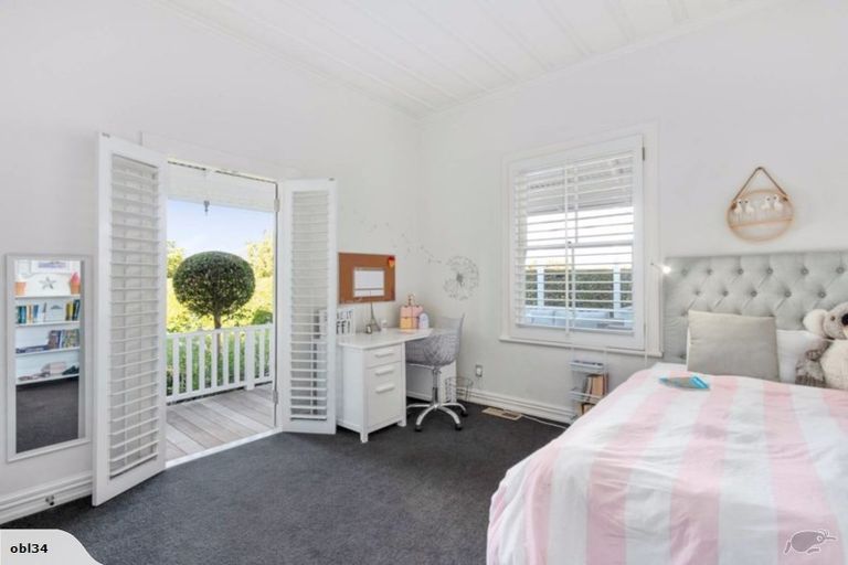 Photo of property in 71 Beach Road, Mellons Bay, Auckland, 2014