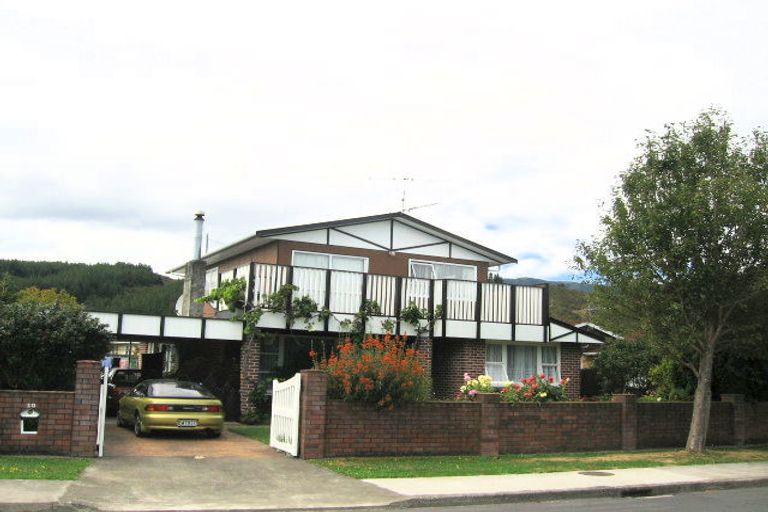 Photo of property in 50 Oregon Drive, Maoribank, Upper Hutt, 5018