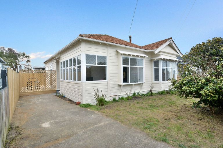 Photo of property in 15 West Avenue, Saint Clair, Dunedin, 9012