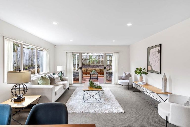 Photo of property in 11 Kouras Place, Flat Bush, Auckland, 2016