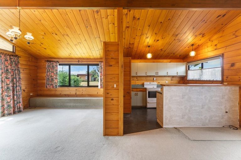 Photo of property in 17 Booker Place, Weymouth, Auckland, 2103