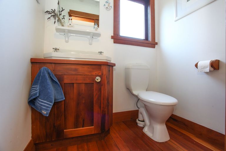 Photo of property in 11 Robertson Street, Raglan, 3225