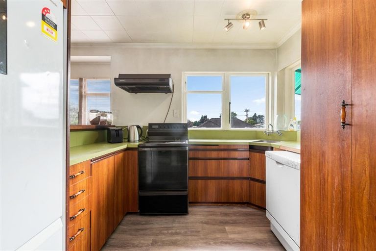 Photo of property in 2 Island View Road, Western Heights, Rotorua, 3015