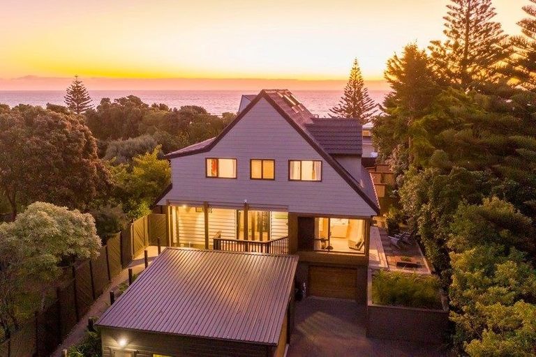 Photo of property in 9 Wharemauku Road, Raumati Beach, Paraparaumu, 5032