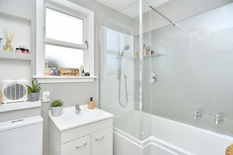 Photo of property in 28 Douglas Road, Amberley, 7410