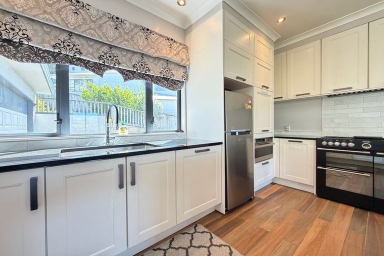 Photo of property in 27 Sandybrow, Churton Park, Wellington, 6037