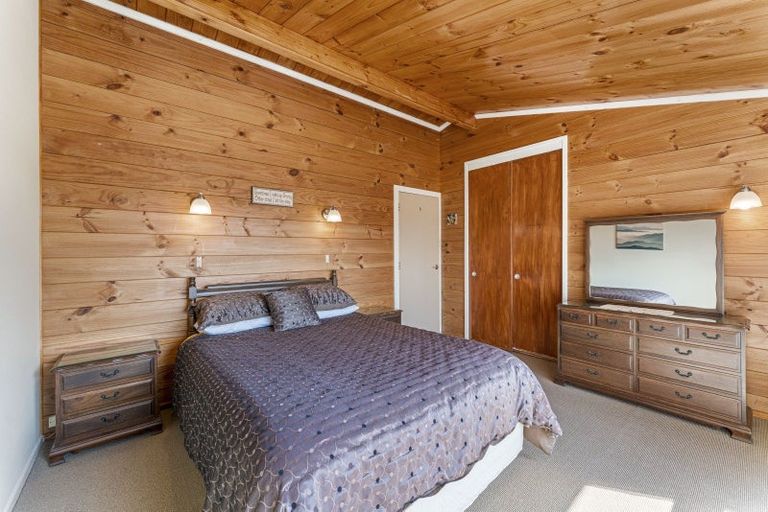 Photo of property in 8 Earle Place, Acacia Bay, Taupo, 3330