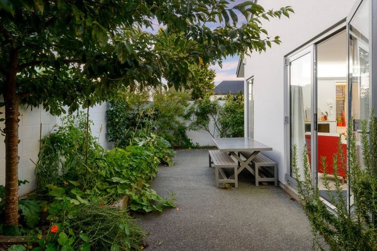 Photo of property in 1/64 Hewitts Road, Merivale, Christchurch, 8014