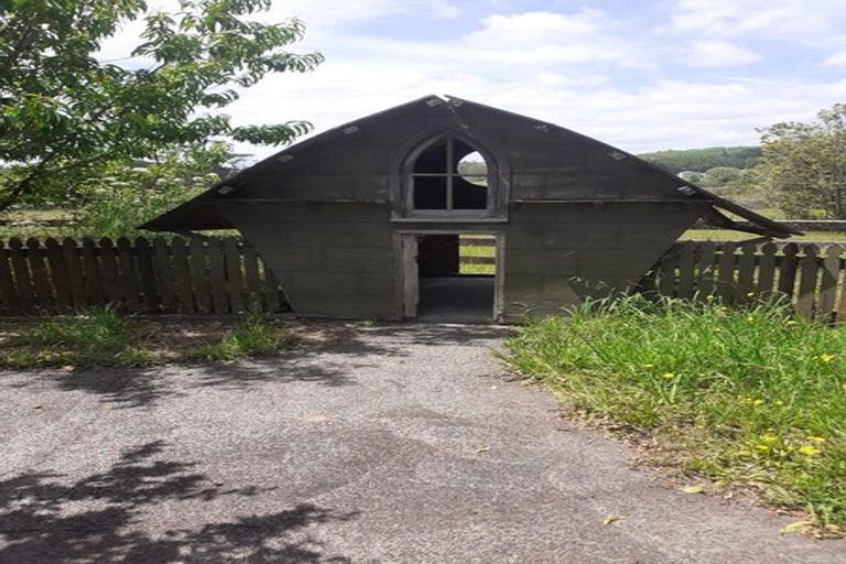 Photo of property in 87 Tawa Road, Kumeu, 0891