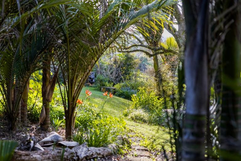 Photo of property in 1135 Scenic Drive North, Swanson, Auckland, 0816