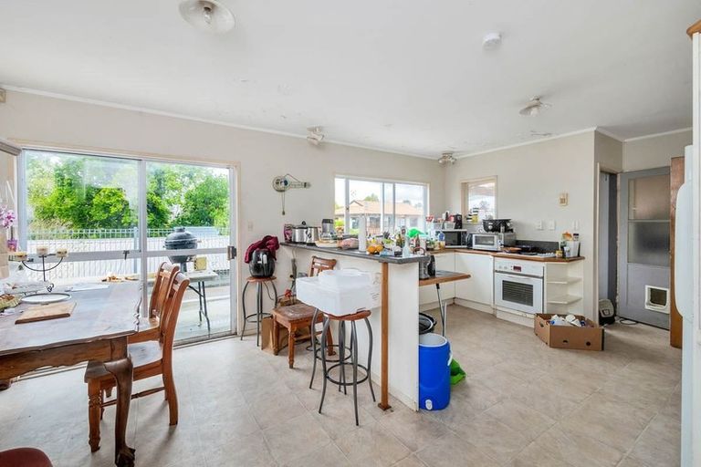 Photo of property in 15 Universal Drive, Henderson, Auckland, 0610