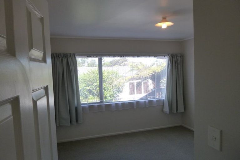 Photo of property in 1/15 Seaview Road, Glenfield, Auckland, 0629