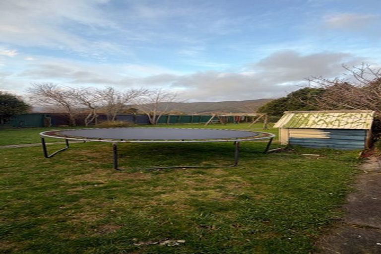 Photo of property in 64 Wellington Road, Wainuiomata, Lower Hutt, 5014