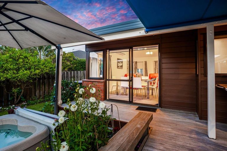 Photo of property in 27 Glucina Avenue, West Harbour, Auckland, 0618