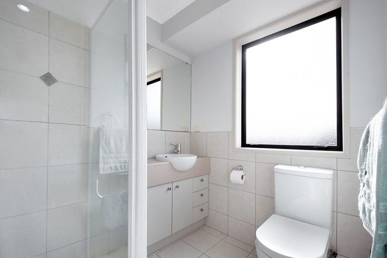 Photo of property in 14 Fairford Avenue, Henderson, Auckland, 0612