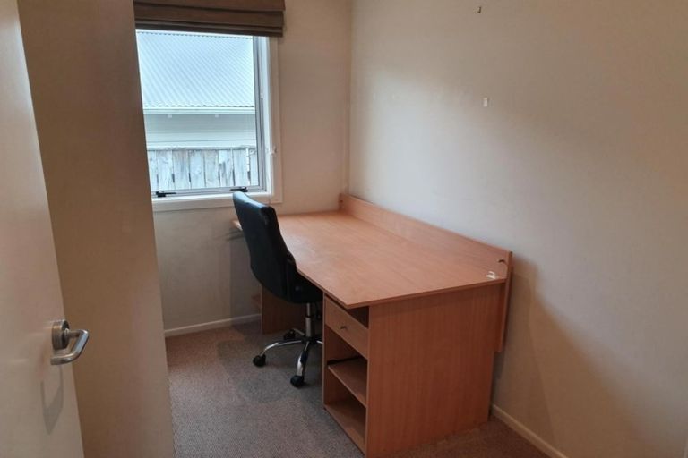 Photo of property in 98 Fulford Street, New Plymouth, 4310