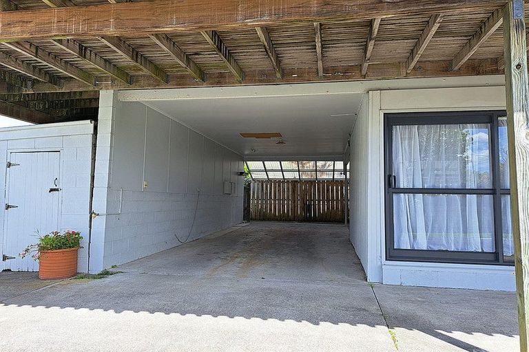 Photo of property in 87 Tiroroa Avenue, Te Atatu South, Auckland, 0610