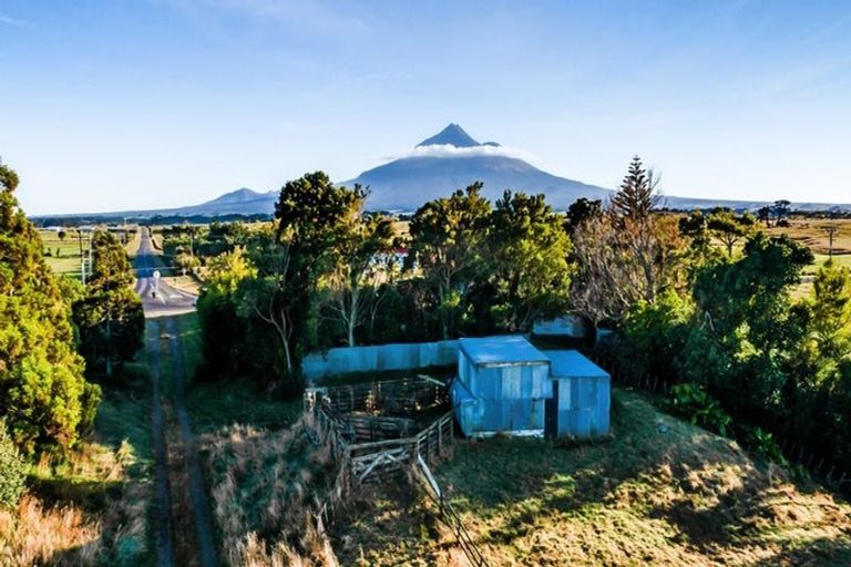 Photo of property in 2699 Eltham Road, Te Kiri, Opunake, 4682