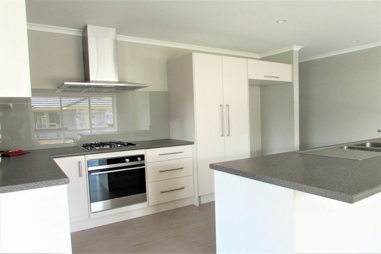 Photo of property in 17 Poulson Grove, Trentham, Upper Hutt, 5018