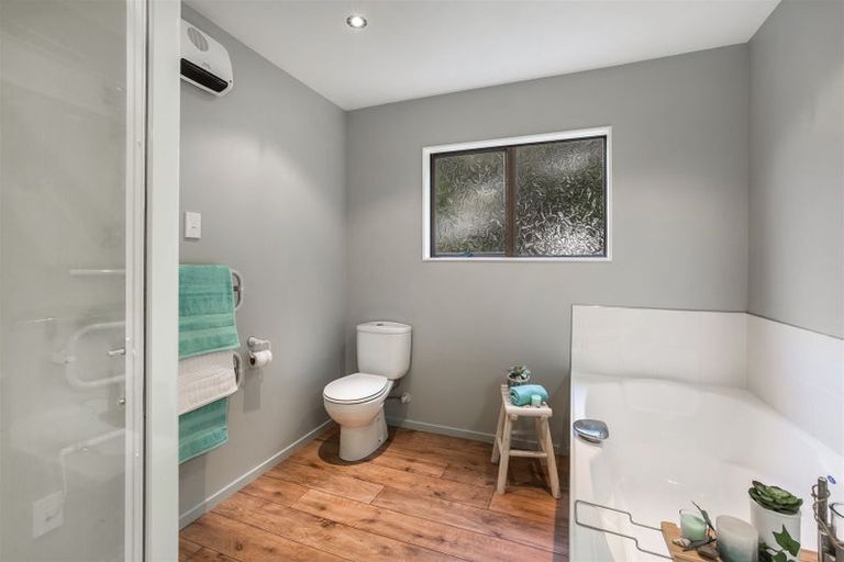 Photo of property in 16 Kinloch Place, Papakowhai, Porirua, 5024