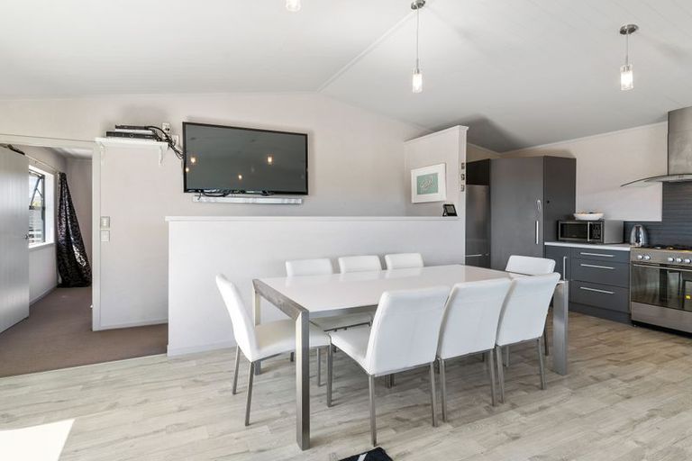 Photo of property in 136 Lisland Drive, Kinloch, Taupo, 3377