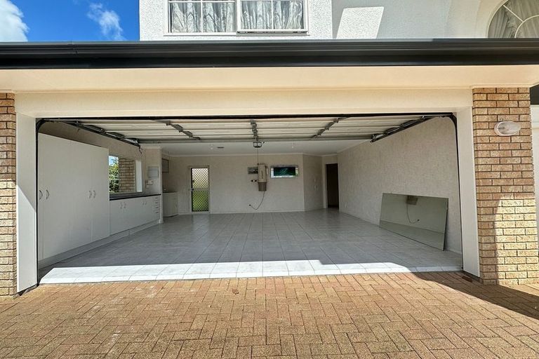 Photo of property in 9 Belsomet Place, Golflands, Auckland, 2013