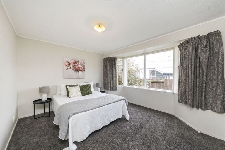 Photo of property in 52 Acacia Street, Kelvin Grove, Palmerston North, 4414