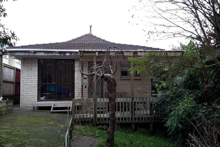 Photo of property in 8b Walpole Avenue, Hillpark, Auckland, 2102