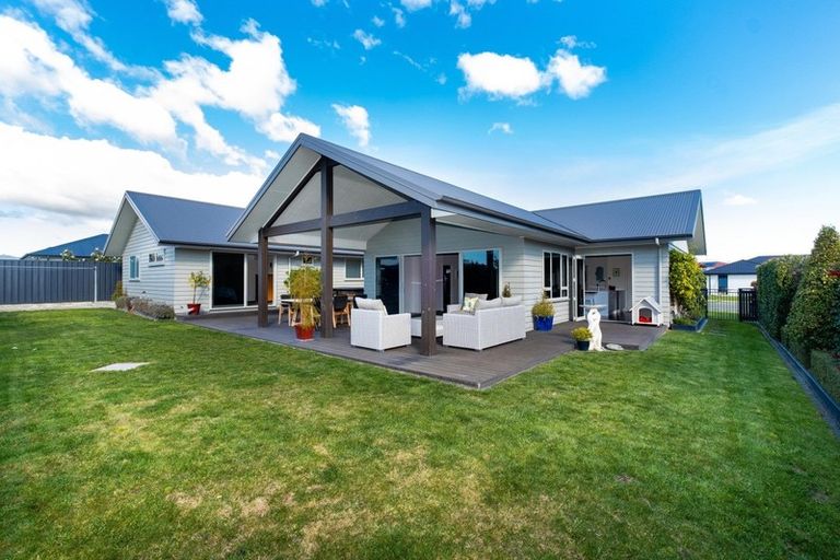 Photo of property in 11 Whakatomo Place, Havelock North, 4130
