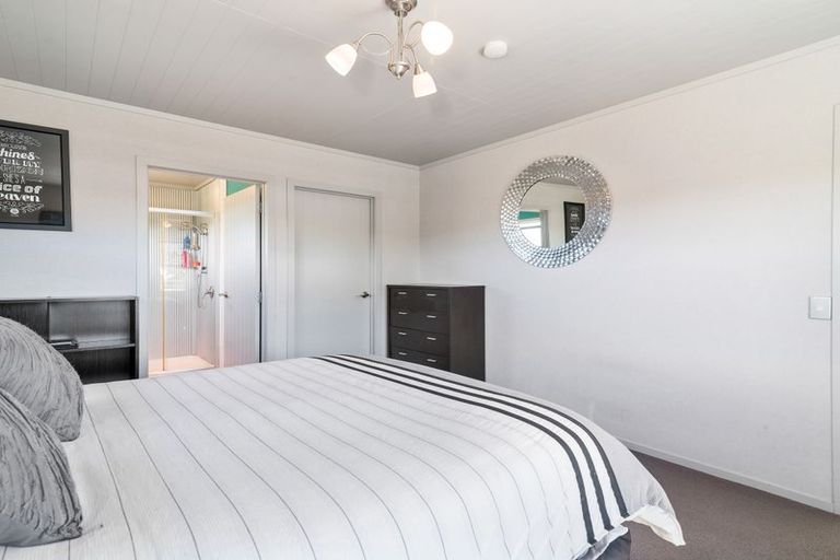 Photo of property in 136 Lisland Drive, Kinloch, Taupo, 3377