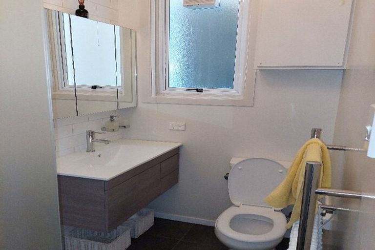 Photo of property in Devonport Apartments, 35/127 Saint Aubyn Street, New Plymouth, 4310