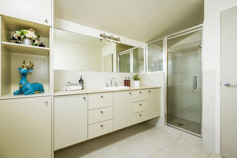 Photo of property in 25 Ocean View Road, Milford, Auckland, 0620