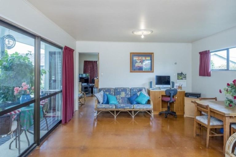 Photo of property in 158 Winchester Street, Levin, 5510