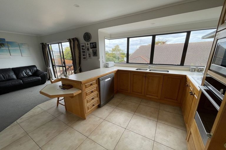 Photo of property in 70 Aberfeldy Avenue, Highland Park, Auckland, 2010