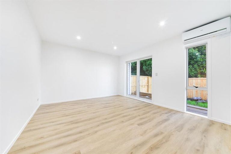 Photo of property in 25 Stitchbird Crescent, Papakura, 2110