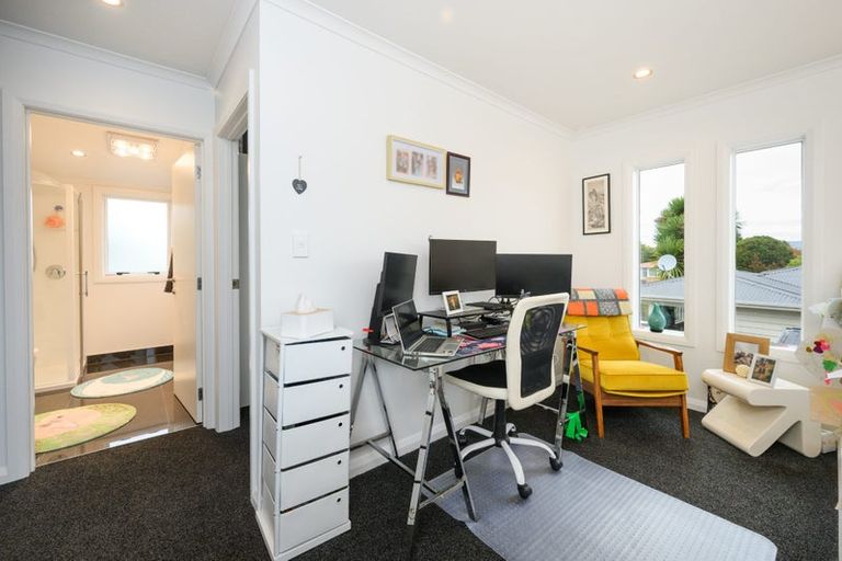 Photo of property in 5a Athlone Place, Hokowhitu, Palmerston North, 4410