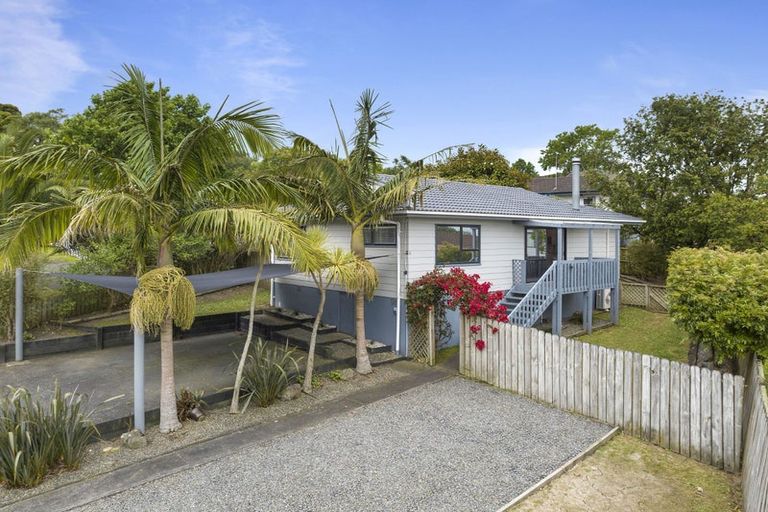 Photo of property in 9 Kupari Place, Totara Vale, Auckland, 0629