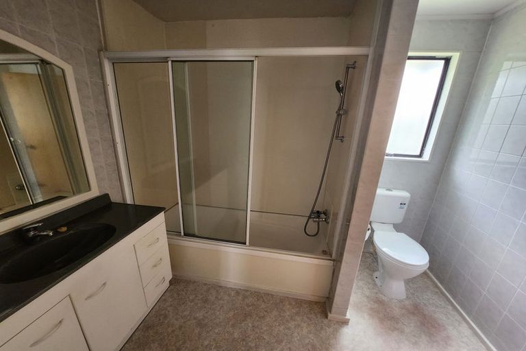 Photo of property in 143 Aviemore Drive, Highland Park, Auckland, 2010