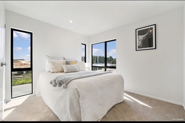 Photo of property in 14 Picturesque Drive, Flat Bush, Auckland, 2019