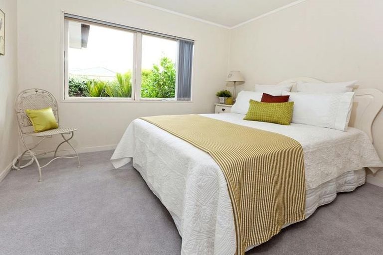 Photo of property in 2/11 Thurston Place, Bucklands Beach, Auckland, 2012