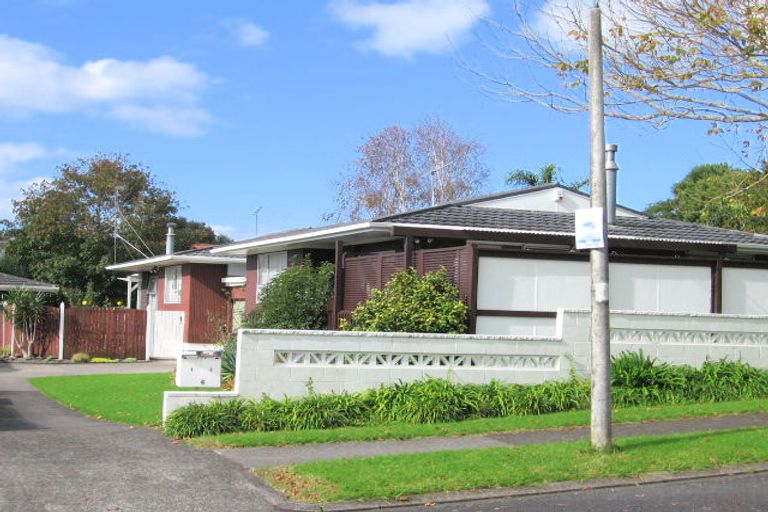Photo of property in 1/4 Aylmer Court, Eastern Beach, Auckland, 2012