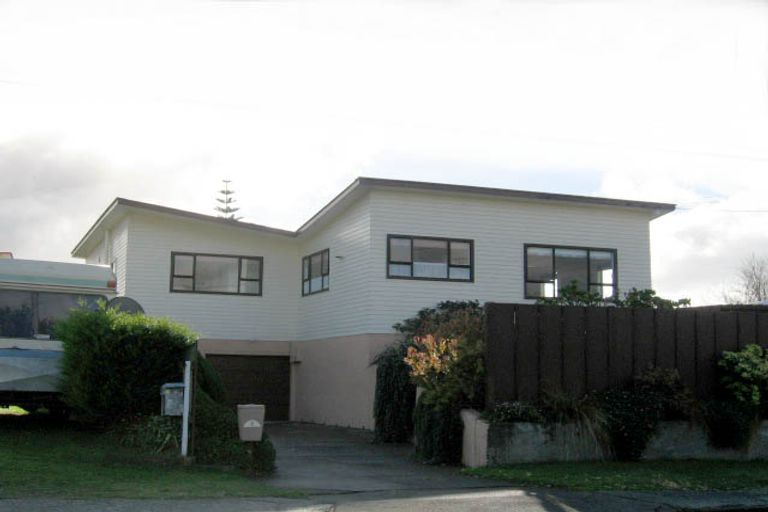 Photo of property in 9 Walton Road, Paraparaumu Beach, Paraparaumu, 5032