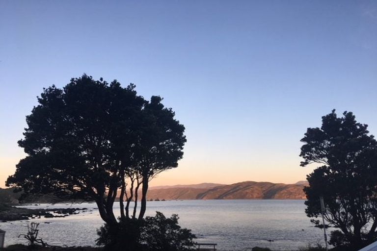 Photo of property in 144 Breaker Bay Road, Breaker Bay, Wellington, 6022